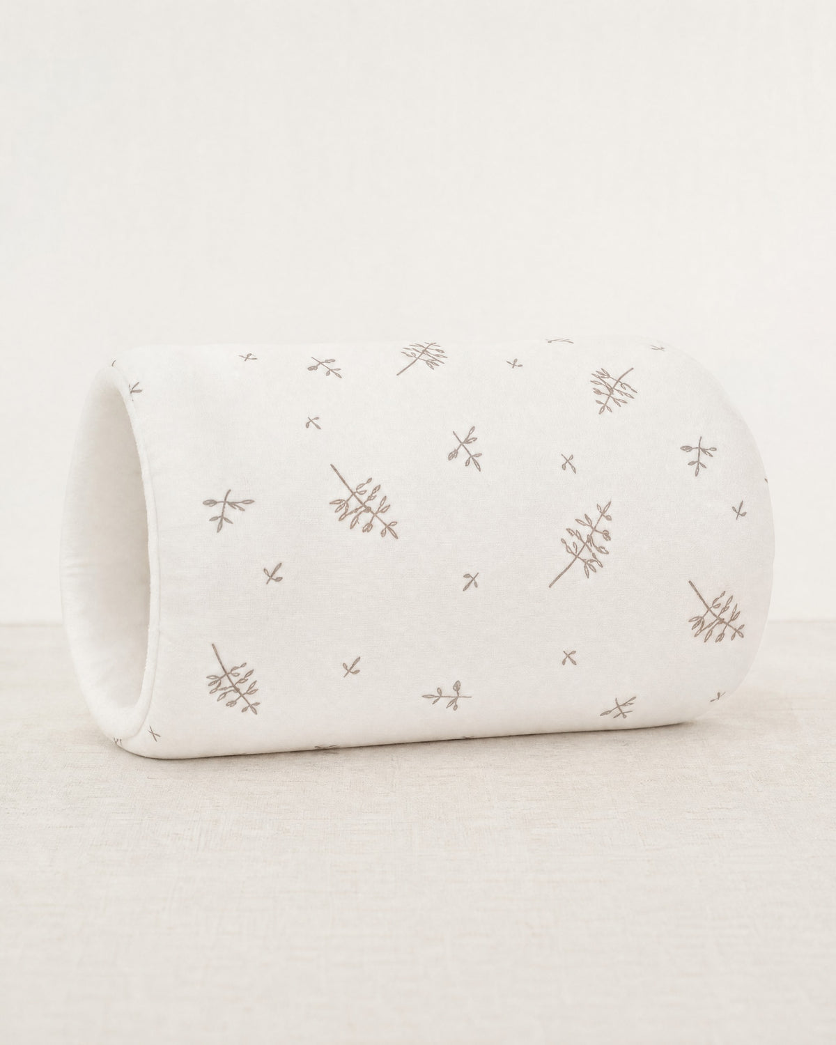 Cojín de brazo TERNIA, estampado Ramitas Crema: algodón crema con ramitas color topo