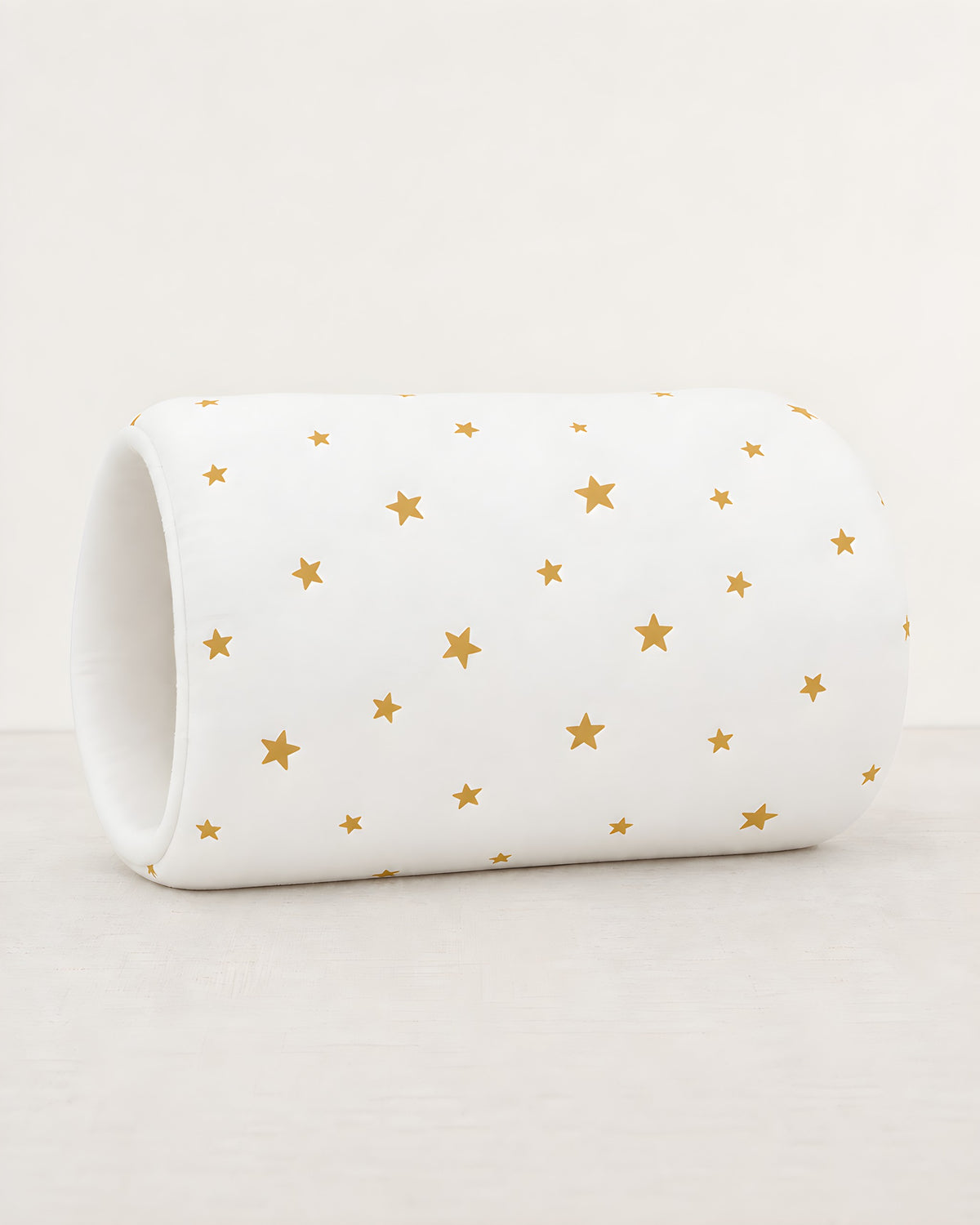 Cojín de brazo TERNIA, estampado Estrellas Doradas: algodón blanco con estrellas mostaza