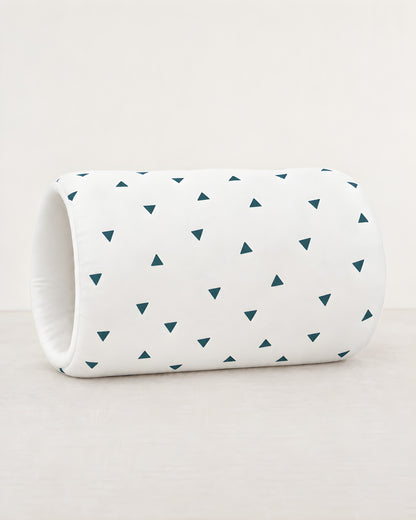 Cojín de brazo TERNIA, estampado Triángulos Crema: algodón blanco con triángulos verde azulado